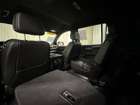 Used 2025 GMC Yukon Denali AWD/4WD image 18