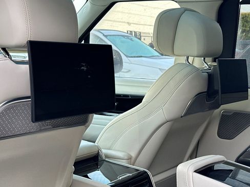 Used 2024 Land Rover Range Rover Long Wheelbase Autobiography image 33