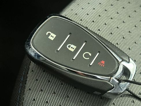 Used 2025 Chevrolet Trax LT FWD image 27