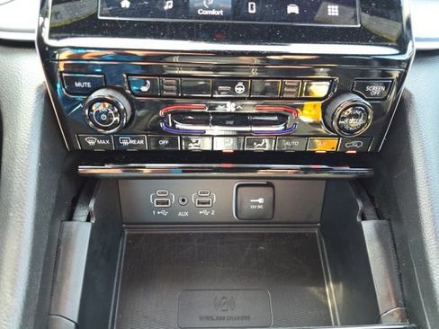 Used 2025 Jeep Grand Cherokee L Laredo AWD/4WD image 23