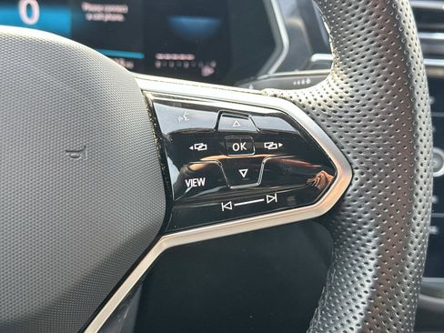 Used 2023 Volkswagen Tiguan SE R-Line image 23