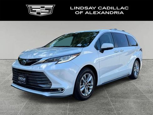 Used 2022 Toyota Sienna Limited AWD/4WD image 1