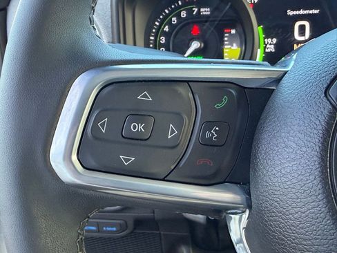 Certified 2025 Jeep Wrangler Unlimited Sahara w/ Safety Group AWD/4WD image 18