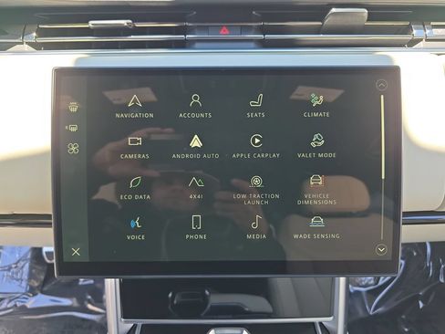 Certified 2025 Land Rover Range Rover SE AWD/4WD image 22