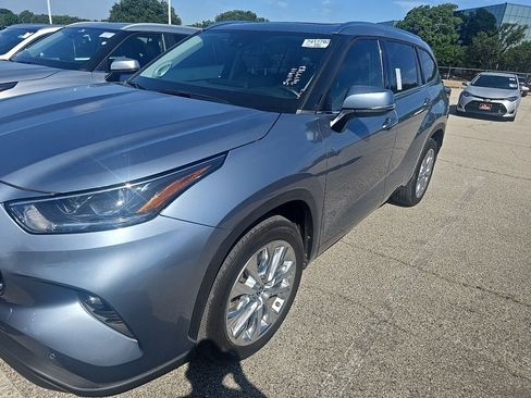 Used 2023 Toyota Highlander Limited FWD image 1