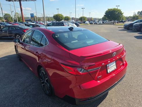 Used 2025 Toyota Camry XLE w/ Premium Plus Package FWD image 7