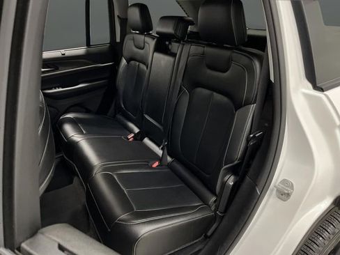 Used 2023 Jeep Grand Cherokee Limited w/ Luxury Tech Group II image 29