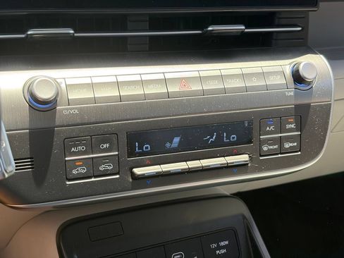 Used 2024 Hyundai Kona Limited FWD image 10