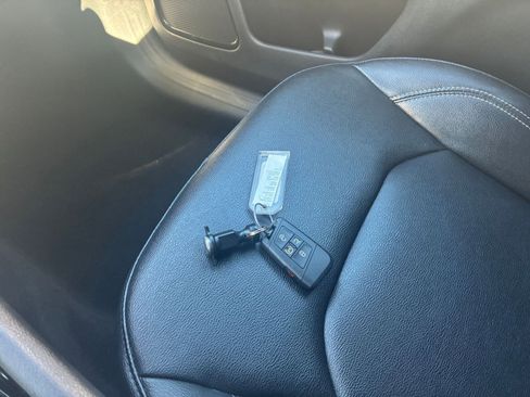 Used 2025 Jeep Compass Limited image 18