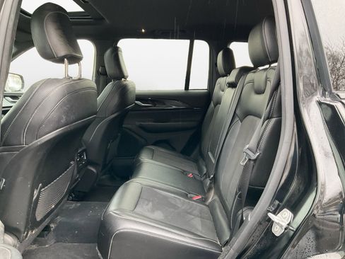 Used 2023 Jeep Grand Cherokee Altitude image 13