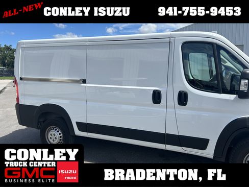 Used 2025 RAM ProMaster 2500 w/ Convenience Group image 4
