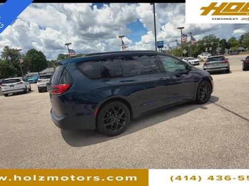 Used 2024 Chrysler Pacifica Touring-L w/ S Appearance Package FWD image 9