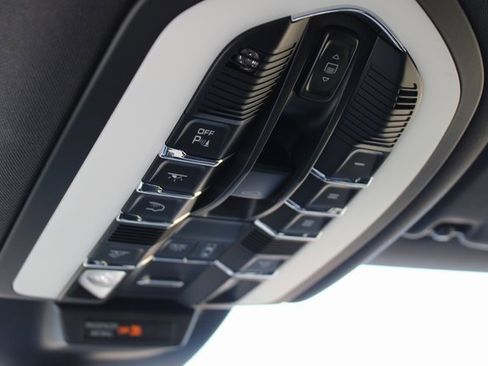 Used 2018 Porsche Macan Sport Edition image 34