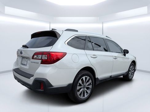 Used 2018 Subaru Outback 2.5i Touring image 3