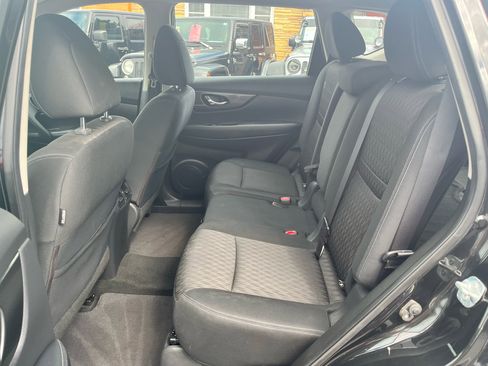 Used 2018 Nissan Rogue S image 12