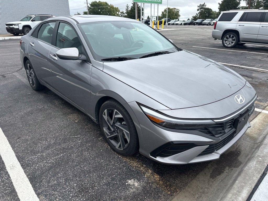 Used 2025 Hyundai Elantra SEL FWD image 7