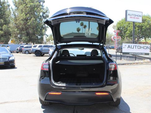 Used 2024 Tesla Model Y Long Range AWD/4WD image 30