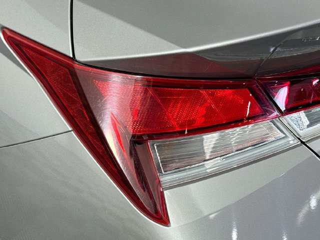 Used 2021 Hyundai Elantra SEL FWD image 33
