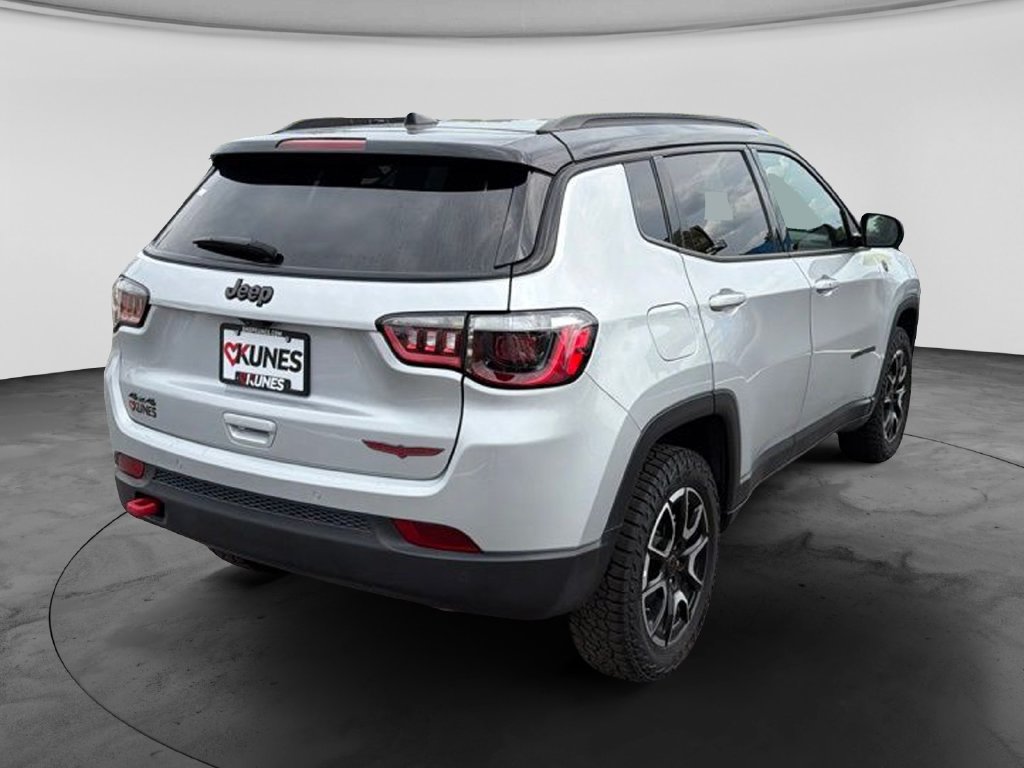 Used 2025 Jeep Compass Trailhawk AWD/4WD image 9