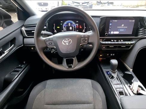 Used 2026 Toyota Camry LE w/ Convenience Package image 6