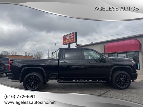 Used 2025 Chevrolet Silverado 2500 LTZ w/ Trail Boss Package image 1