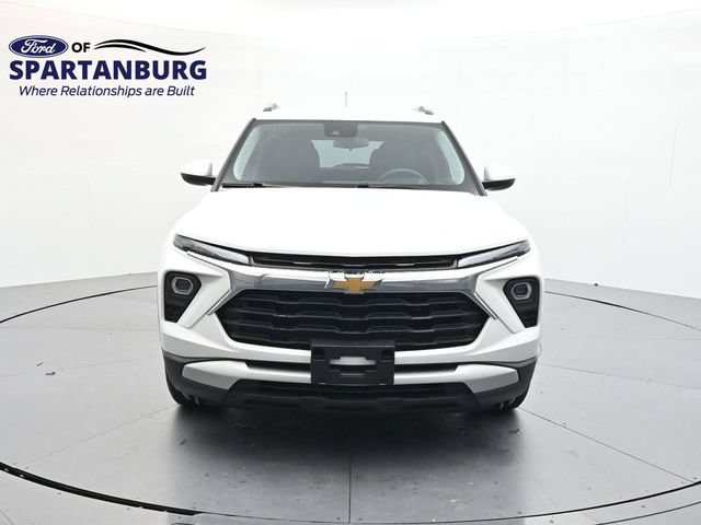 Used 2024 Chevrolet TrailBlazer LT FWD image 2