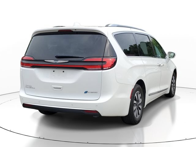 Used 2021 Chrysler Pacifica Limited w/ Uconnect Theater Family Group FWD image 4