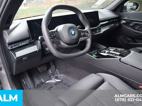 Used 2024 BMW i5 eDrive40i w/ Convenience Package image 9