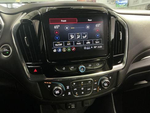 Used 2023 Chevrolet Traverse Premier AWD/4WD image 22