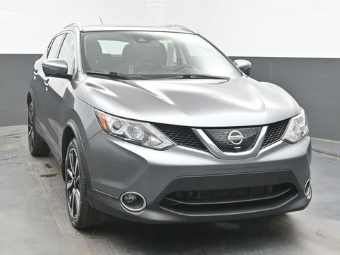 Used 2017 Nissan Rogue Sport SL w/ SL Premium Package FWD image 2