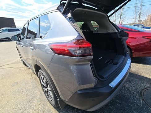 Used 2023 Nissan Rogue SV w/ SV Premium B Package image 11