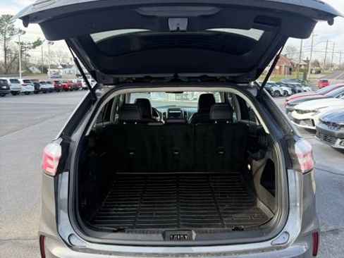 Used 2023 Ford Edge SEL image 7