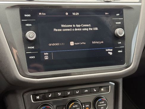 Used 2020 Volkswagen Tiguan S image 23