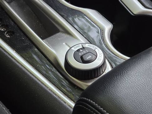 Used 2019 Nissan Pathfinder SV AWD/4WD image 9