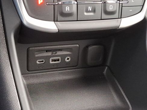 Used 2024 GMC Terrain SLT w/ Infotainment Package II image 25