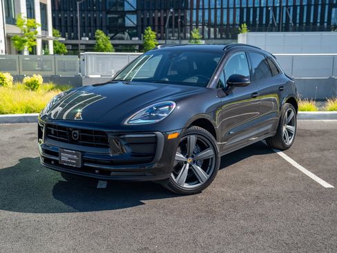Certified 2026 Porsche Macan AWD/4WD image 1