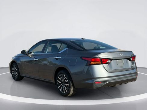 Used 2025 Nissan Altima 2.5 SV AWD/4WD image 4