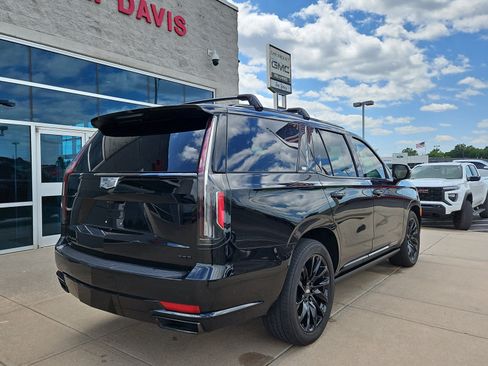 Used 2024 Cadillac Escalade Sport Platinum w/ LPO, ONYX Package AWD/4WD image 4