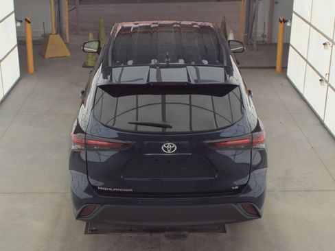 Used 2025 Toyota Highlander LE image 10