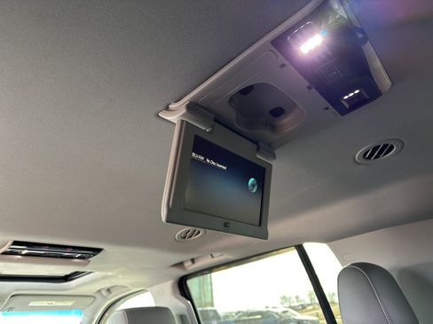 Used 2016 Chevrolet Suburban LT w/ Luxury Package image 25