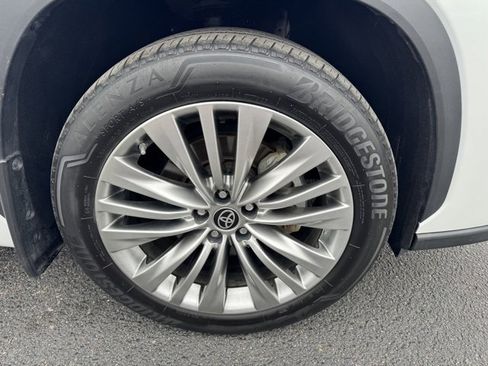 Used 2022 Toyota Highlander Platinum image 9