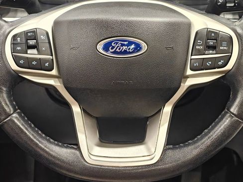 Used 2021 Ford Explorer XLT w/ Equipment Group 202A image 5