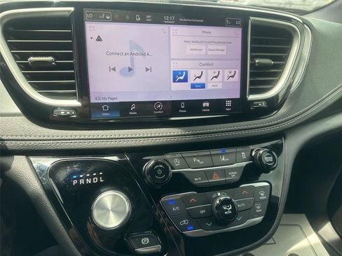 Used 2022 Chrysler Pacifica Touring FWD image 25