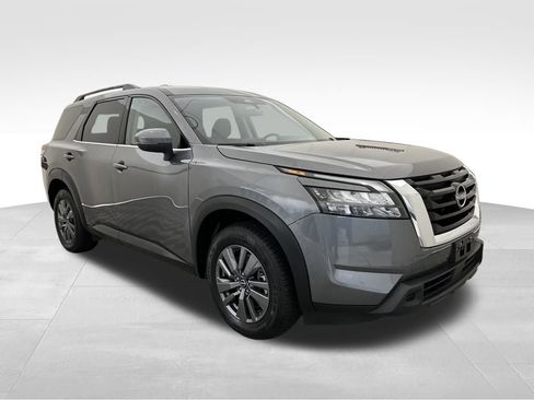 Used 2024 Nissan Pathfinder SV image 8