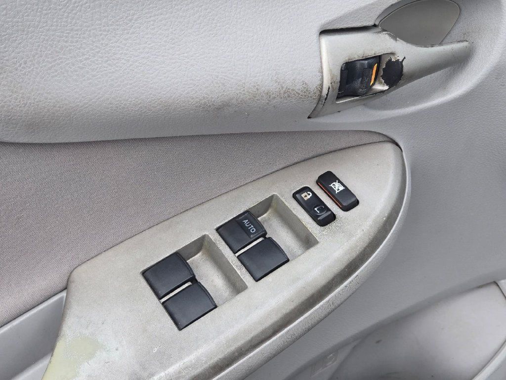 Used 2013 Toyota Corolla LE FWD image 12