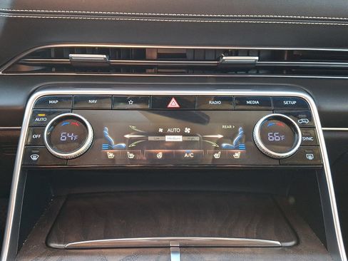 Certified 2024 Genesis GV80 3.5T Prestige Signature AWD/4WD image 16