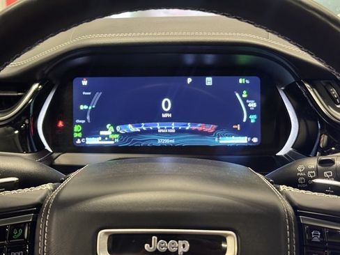 Used 2023 Jeep Grand Cherokee Overland w/ Advanced Protech Group III AWD/4WD image 28