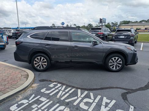 Certified 2025 Subaru Outback Premium AWD/4WD image 4