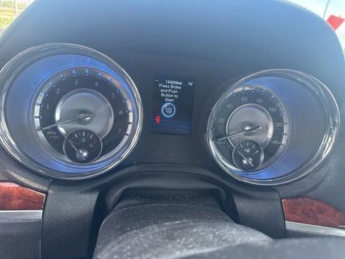 Used 2012 Chrysler 300 Limited RWD image 8