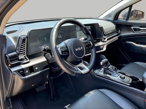 Used 2025 Kia Sportage EX FWD image 18